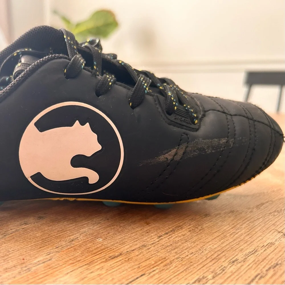 Kids Black Soccer Cleats - Picture 4 of 5